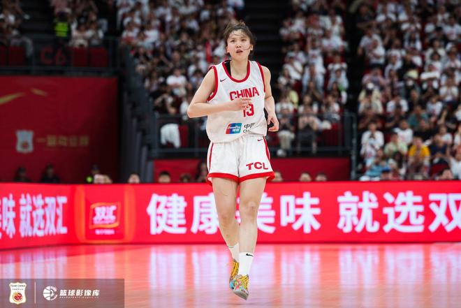 游刃有余！中国女篮半场领先印尼女篮29分 翟若云9分&张子宇7分