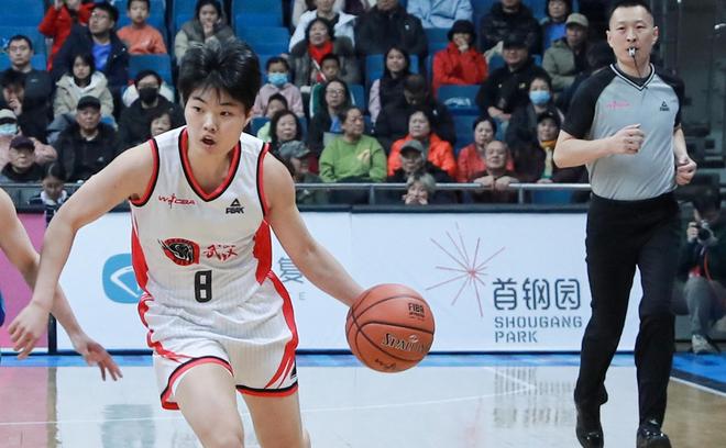 助攻第1+篮板第1！中国女篮26岁王牌崛起：宫鲁鸣重用女版隆多？