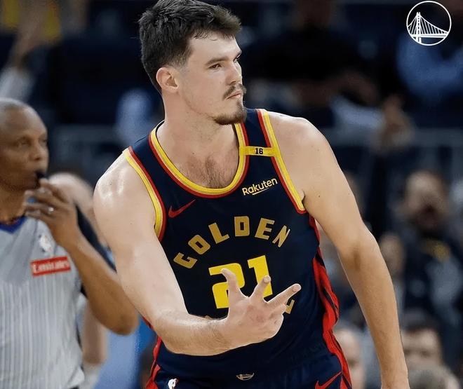 勇士自研武器兑现天赋！波斯特攻守兼备拿捏祖巴茨，稳进轮换了！