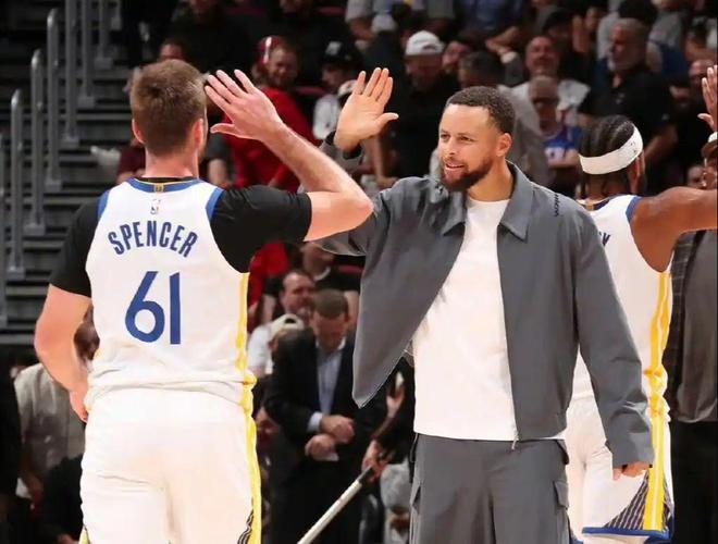 勇士全民皆兵又赢球了，赢球3要素：库不打、波替补、科尔不糊涂