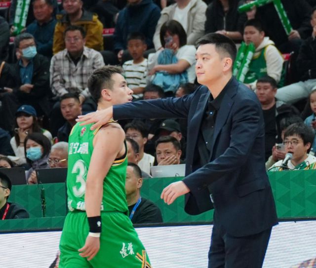 辽宁男篮全新阵容亮相！高诗岩回归首秀，杨鸣全力出击，央视直播