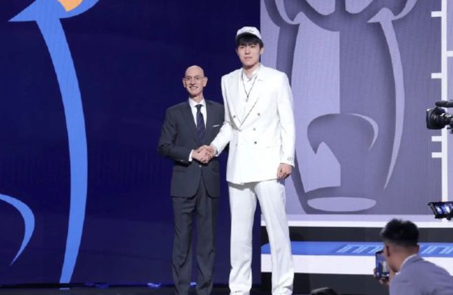 人物故事！杨瀚森圆梦NBA，年少成名万众瞩目，并肩姚明易建联