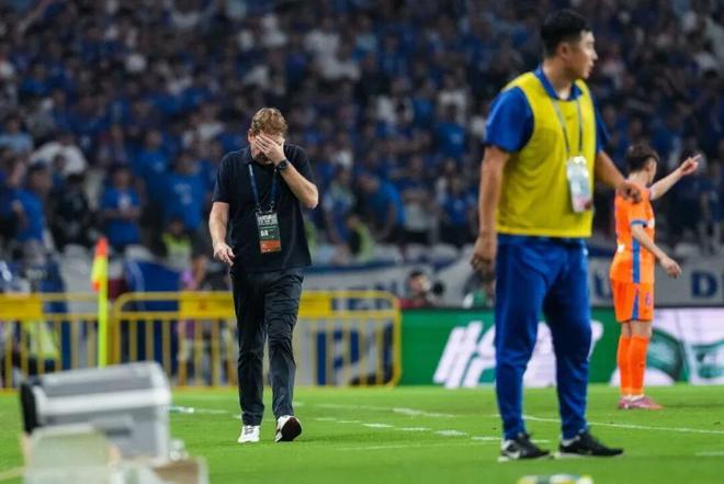 马纳法又失误！申花防线被打透，亚冠2轮丢4球，VAR介入