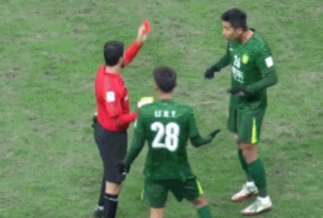 博主：柏杨最后时刻染红，停赛将在明年亚冠精英附加赛执行