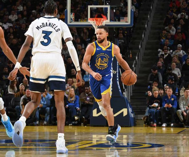 伤停16天复出就轰39+6三分！库里末节14分尽力局 勇士太需要交易