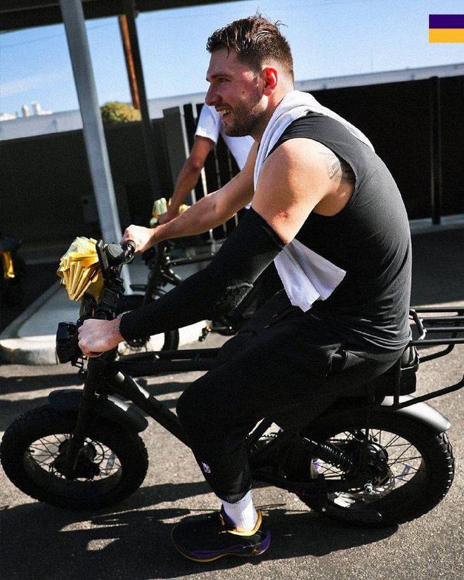 豪横!东契奇送湖人全队电动车当圣诞礼物,共103辆价值37.5万美金