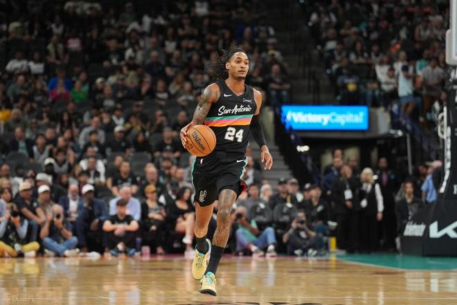 疯狂日天！库里背靠背爆砍44+5+5创纪录！文班亚马空砍31+15+10！