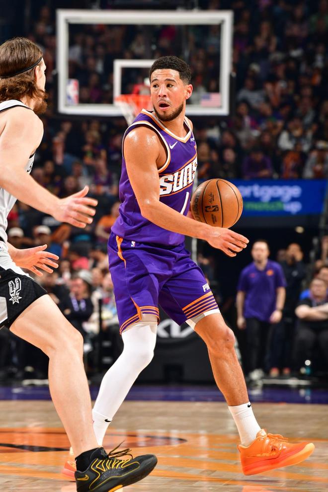 太阳逆转双杀无文班马刺获3连胜 布克24+5+7福克斯26分