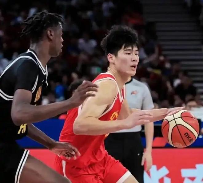 广东16分大胜上海！杜锋爱将轰28+8，杨溢10+3，王洪泽准两双