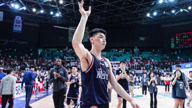 中国男篮不敌韩国队！李贤重夸一名中国球员，不是周琦和张镇麟