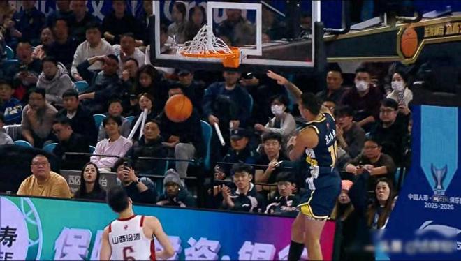 降维打击！CBA新援惊艳全场，击沉广东豪华之师，杜锋苦笑1项短板