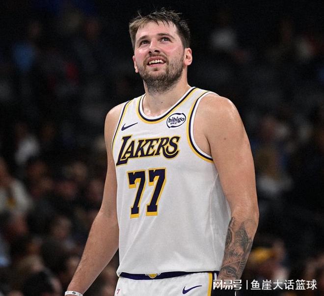 湖人完胜！里夫斯26+4东契奇三双，阿德巴约17+8，湖人新援立大功