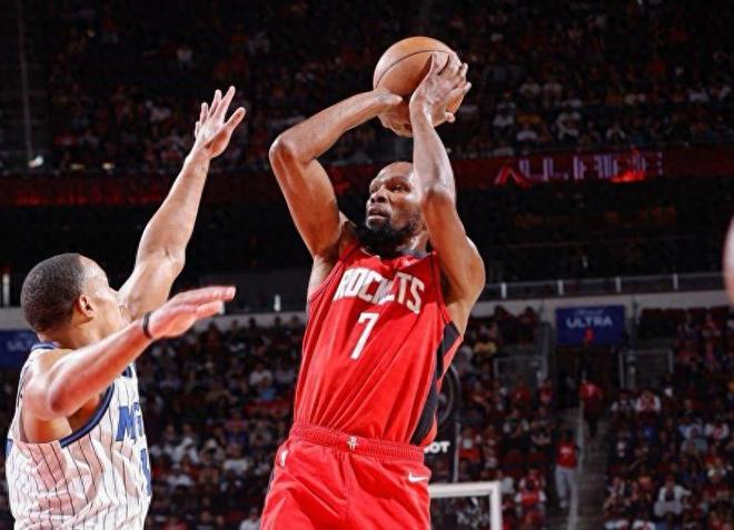 场均22分钟拿12+3！白人库里诞生，都说他是水货，只有火箭相信他