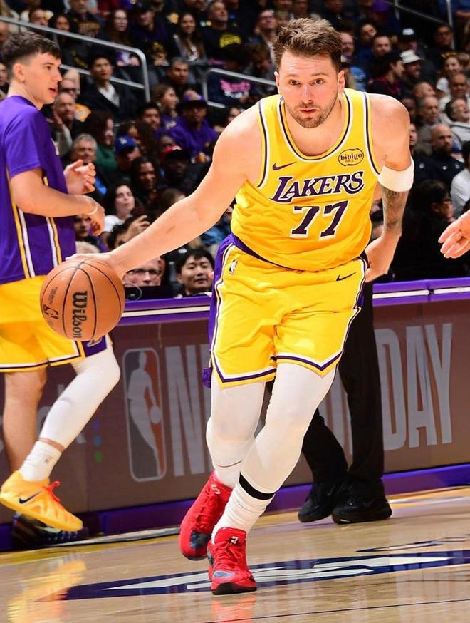 布克仅打一节！湖人108-125太阳，看数据：头号罪人是他！