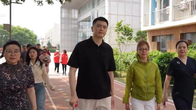 杨鸣两手抓！郭艾伦加班加点，韩德君和张峻豪亮相端午节晚会
