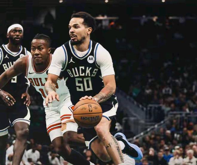 字母哥狂澜难挡 雄鹿逆转公牛迎杯赛首胜