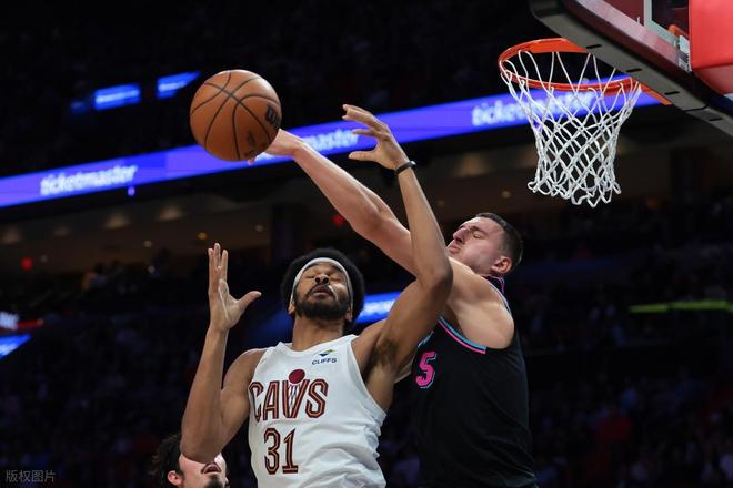 库里46+5+5+2无缘今日最佳球员！因为约基奇狂轰55+12+6创6项纪录