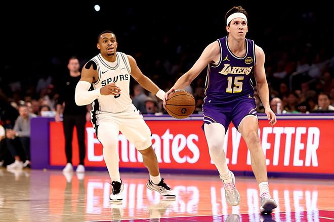 关键时刻总是顶不住啊！湖人后场大将这次怎么又掉链子了？