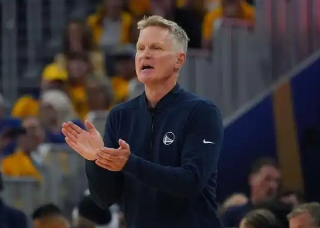 科尔又把比赛搞崩！关键时刻三后卫+传切，为什么不用理查德？