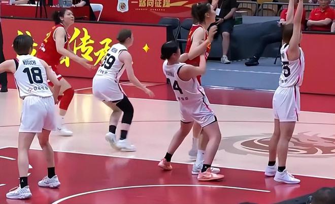 双喜临门了！无张子宇，U19女篮50分吊打新西兰！宫鲁鸣甩出王炸