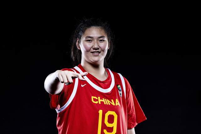 巨无霸!张子宇爆砍18+10女篮力克日本,2米24巨人打得对手怀疑人生