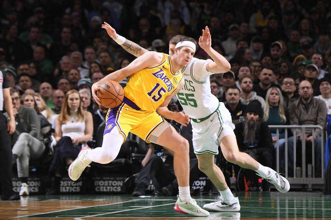 黄绿大战湖人21分惨败!背靠背詹东缺席 里夫斯空砍36+8布朗尼5分