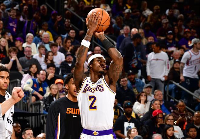 15分钟砍7分7板2断1帽!湖人26岁防守大闸发威:还要交易他吗?