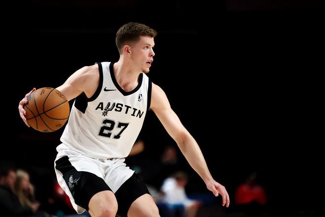 在发展联盟都表现平平,马刺锋线新星想要守住双向合同并不容易?