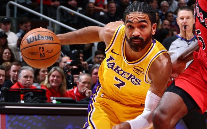 表现还不如一些年轻球员！湖人是不是应该想办法赶紧将他送走？