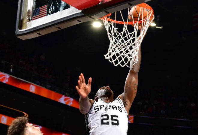 首秀中表现可圈可点！马刺后场新援在发展联盟绝对算是顶级球星？...