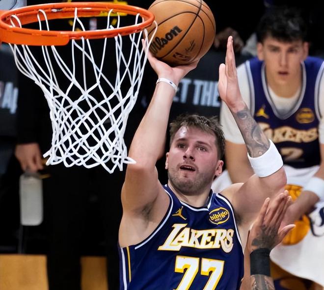 湖人VS马刺前瞻:湖人冲击杯赛四强,文班亚马缺阵,马刺盼复仇