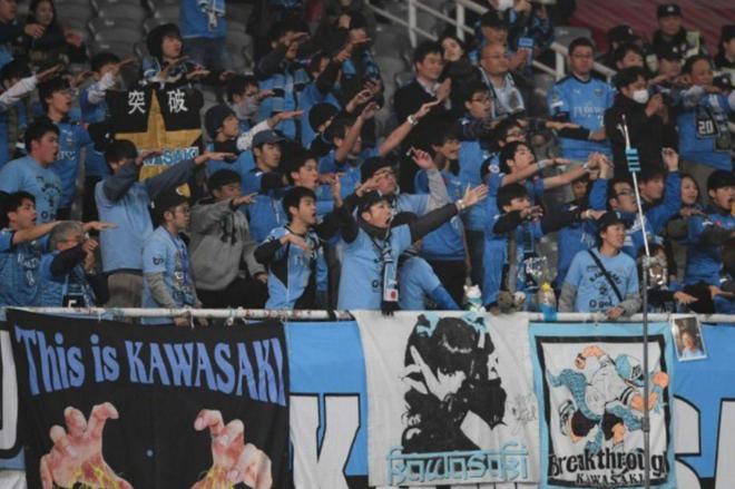 亚冠烧脑剧：中国球迷在申花球迷区为日本队加油 被日本球迷打了