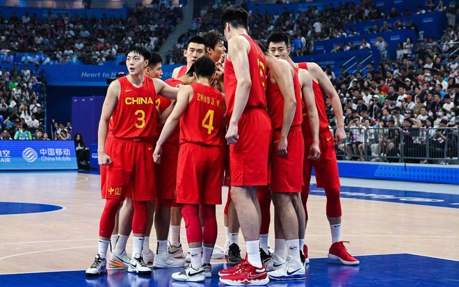 中国篮球再遭重击！208cm锋线确认缺席亚洲杯，他伤的太重了