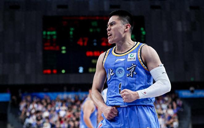 伤的不轻！陈盈骏鼻尖骨折，曾凡博复出差1步，布朗回应加入男篮