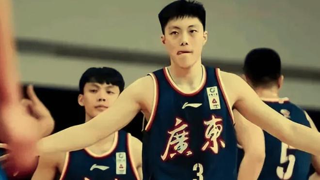 胡明轩11中3一言难尽!徐杰奎因狂轰39+12+8苍白无力,广东功亏一篑