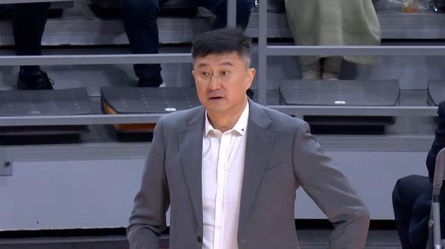 广东输得憋屈，2人堪称优秀，3人及格，4人拖后腿，杜锋要反思了