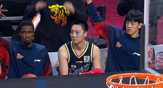 约克一剑封喉，广东男篮主场翻车！三将集体迷失，胡明轩致命失误