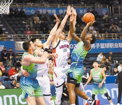 换帅展现新面貌 天津男篮加时惜败