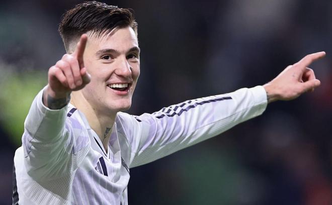 电讯报：弗莱彻的战术安排显著放大了谢什科在禁区内的威胁...