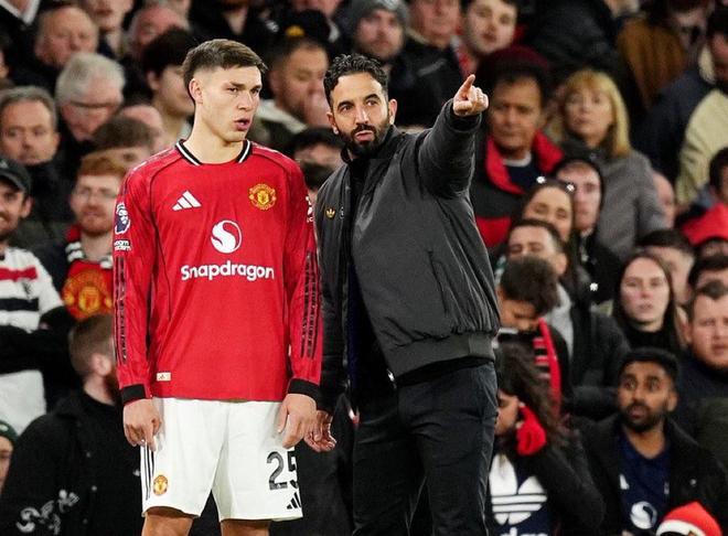 记者:曼联同意租借乌加特,但加拉塔萨雷想等欧冠淘汰赛结束