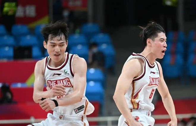 拿600万,10中0+全场2分,球迷:这状态别去霍霍国家队了