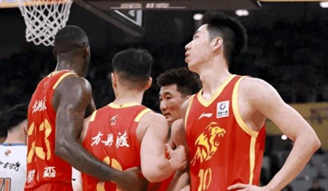 10分完胜,广厦锤爆浙江队!胡金秋15+3,程帅澎10中0成卧底