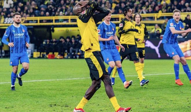 施洛特贝克解释吉拉西罚点前他拿着球：对手会干扰点球主罚者