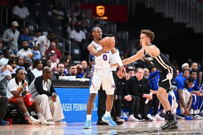 杰伦35+10+7！老鹰逆转76人豪取6连胜 马克西31分受伤