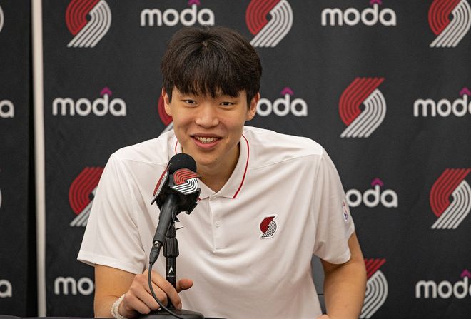 杨瀚森评NBA历史首发五人：詹眉欧约基奇东契奇 因年龄小全选现役