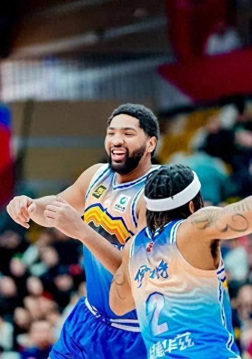 杯赛场均8分,不堪重任!新疆男篮不得不和路易斯-金分道扬镳