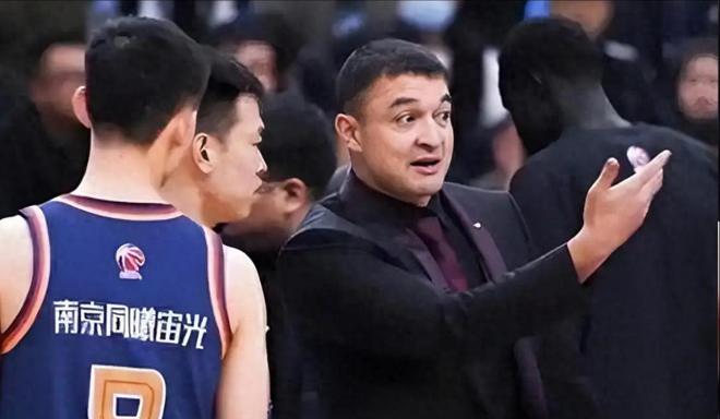 西热之后又卸磨杀驴!常规赛开始前3天换帅,这种球队豪言夺冠?