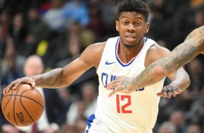 CBA最惨队!一外援提桶跑路 一外援被裁 新赛季前景蒙上阴影