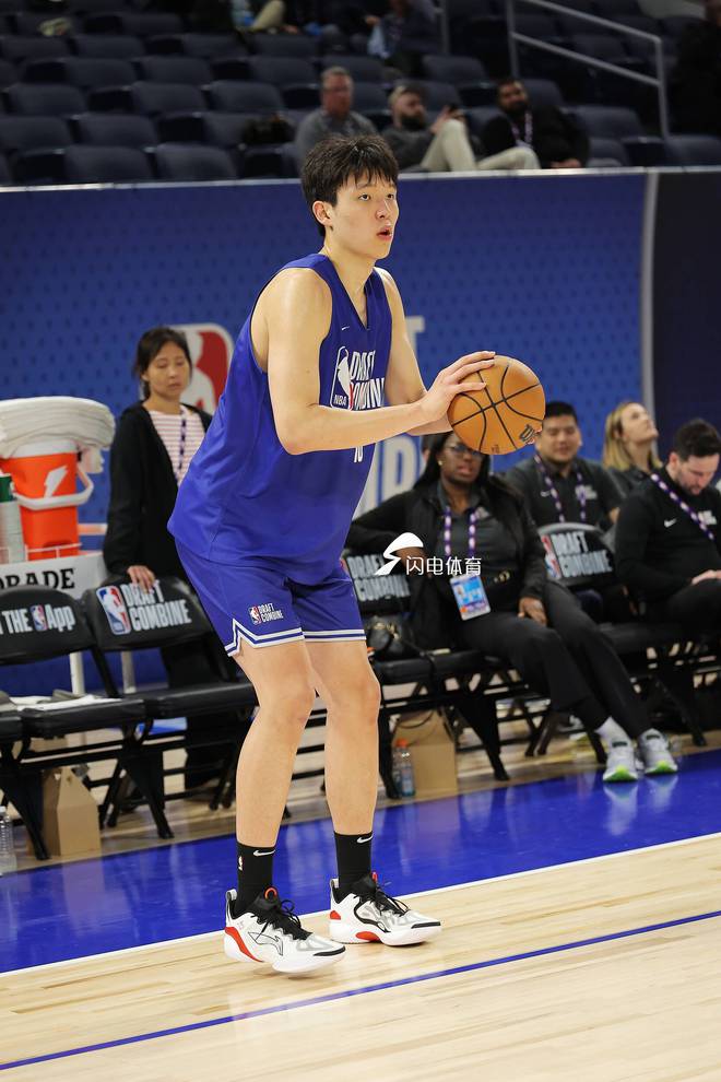 NBA选秀拼劲十足！杨瀚森联合试训体测数据公布，手掌第二大