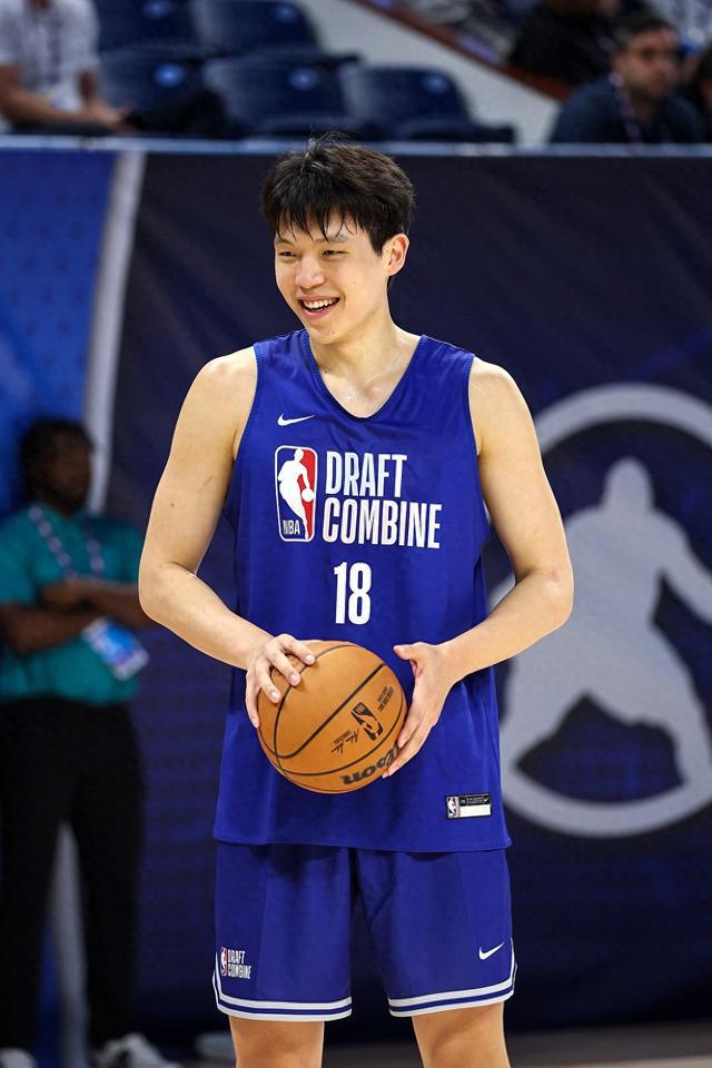 杨瀚森5v5砍12分王健：行情肯定会继续往上 首轮不是没有希望